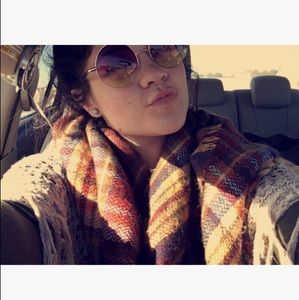 Meet your Posher, Carlee